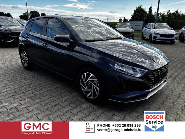 Hyundai i20 - Family 1.2i 79PS, AURORA-GRAU METALLIC, WINTER-PAKET, KLIMAAUTOMATIK, 16" ALUFELGEN, 5 Jahre Garantie, NAVIGATION 10,25", Parksensoren hinten, Rückfahrkamera, Alarm, Lederlenkrad, Tempomat, Armlehne vorne, Reserverad, 4x elektr. Fensterheber, Fernlicht-Assisten