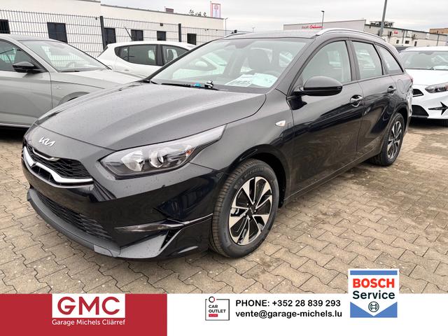 Kia Ceed Sportswagon - Spin 1.5 T-GDI 140PS 6-Gang, Schwarz-Metallic, 16" Alufelgen, Klimaanlage, Winter-Paket, Navigationssystem 10,25", Parksensoren hinten, Rückfahrkamera, Tempomat, Dachreling, Beheiztes Lederlenkrad, ZV mit Fernbedienung, Reserve-Notrad