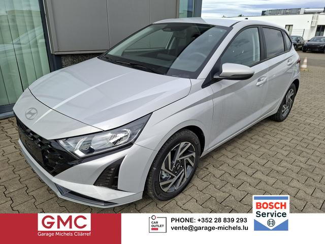 Hyundai i20 - Family 1.0 T-GDI 90PS, NAVI 10,25", LUMEN-GREY METALLIC, Winter-Pack: Sitzheizung + Lenkradheizung, 16" ALU, Klimaautomatik, Privacy-Glas, Parksensoren hinten, R&uuml;ckfahrkamera, Tempomat, Lederlenkrad, Reserverad, Alarm, Armlehne, 4x elektr. Fensterheber