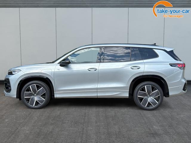 Volkswagen / Tayron / Silber / / / PLUG-IN+PANO+AHK+HuD+MATRIX+360 KAM+20ALU+ACC+eHK+BLACK STYLE