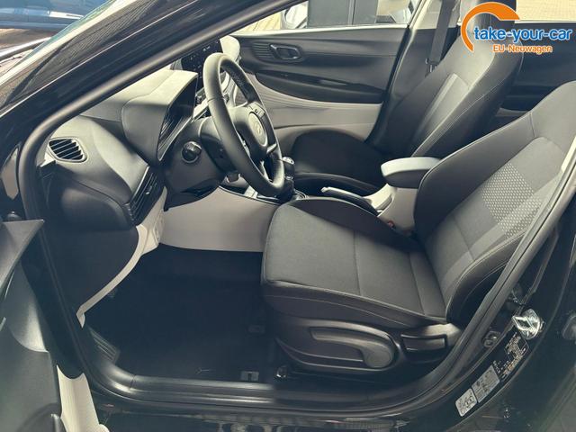 Hyundai i20 Pure 1.2 MPI / Navi PDC Hinten + Kamera Abgedunkelte Scheiben Tempomat Alu 16" 
