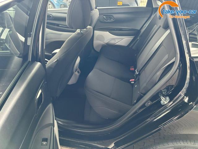 Hyundai i20 Pure 1.2 MPI / Navi PDC Hinten + Kamera Abgedunkelte Scheiben Tempomat Alu 16" 
