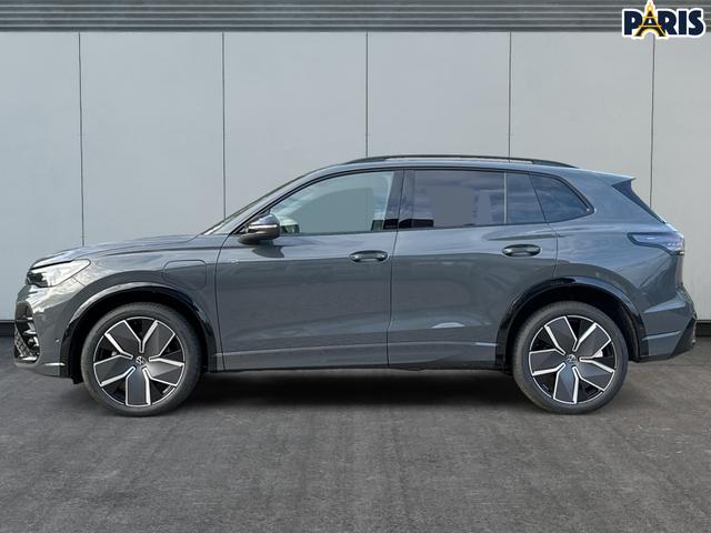 Volkswagen / Tiguan / Grau / / / PANO+HD MATRIX+AHK+NAVI+BLACK STYLE+20 LM+ACC