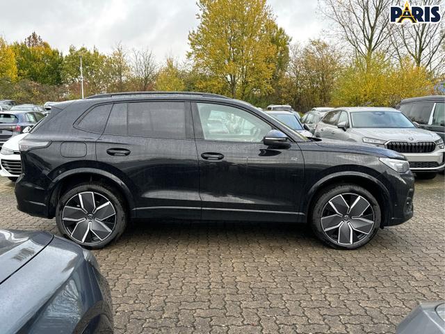 Volkswagen / Tiguan / Schwarz / / / PANO+HD MATRIX+AHK+NAVI+BLACK STYLE+20 LM+ACC