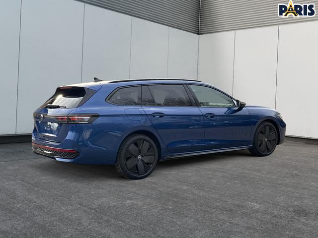 Volkswagen / Passat Variant / Blau / / / 4WD+BLACK+PANO+AHK+DCC+MATRIX+HARMAN