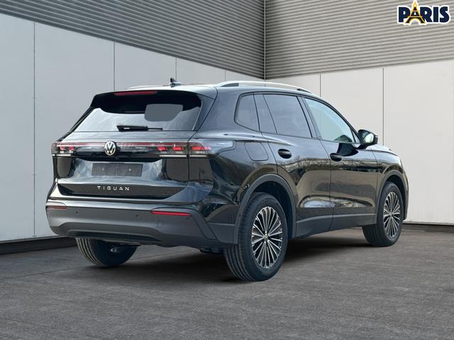 Volkswagen / Tiguan / Schwarz / / / (Life+) AHK+LED+ACC+KAMERA+el.HECKKL.+SHZ+18ALU