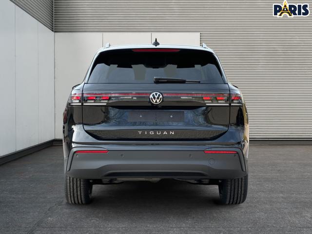 Volkswagen / Tiguan / Schwarz / / / (Life+) AHK+LED+ACC+KAMERA+el.HECKKL.+SHZ+18ALU