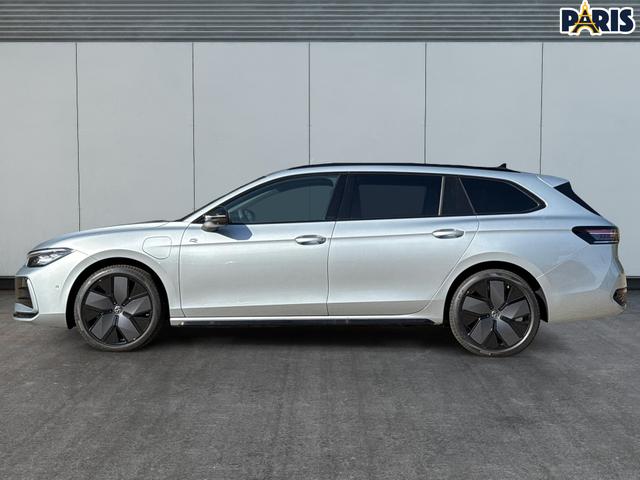 Volkswagen / Passat Variant / Silber / / / LEDER+PANO+AHK+MATRIX+eHK+360 KAM+NAVI+HUD, Beispielbilder, ggf. teilweise mit Sonderausstattung