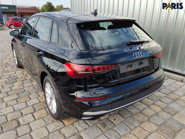 Audi / A3 Sportback / Schwarz / / / 