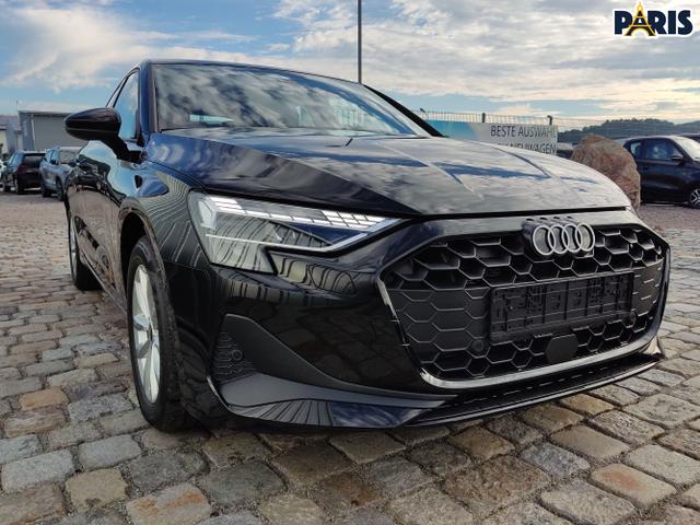 Audi / A3 Sportback / Schwarz / / / 