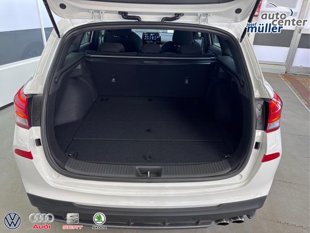 Hyundai / i30 / Weiß / / / N-LINE SHZ NAVI PDC RFK