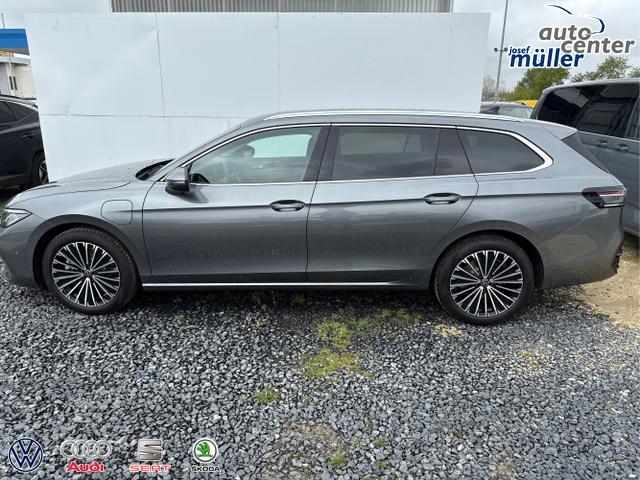 Volkswagen / Passat Variant / Weiß / / / 