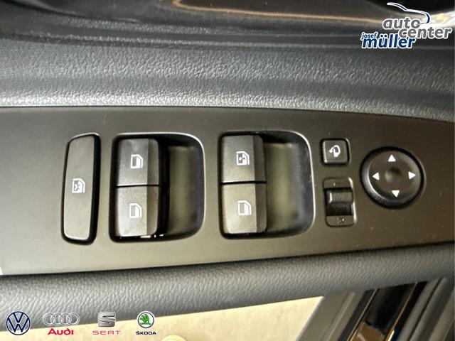 Hyundai / BAYON / Schwarz / / / NAVI SHZ RFK PDC KLIMAAUTOMATIK Licht/Regensensor