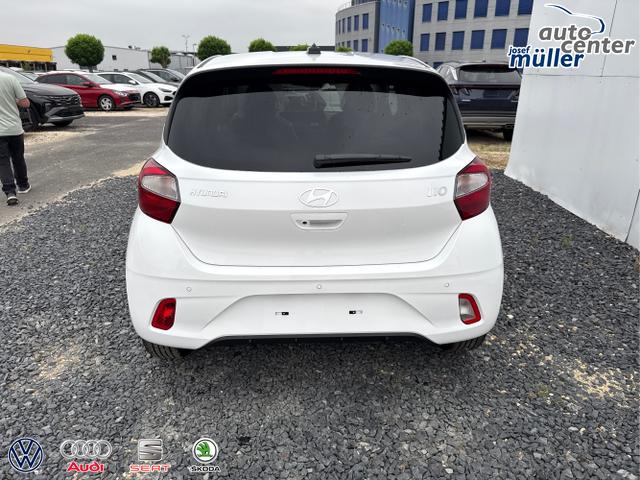 Hyundai / i10 / Weiß / / / AUT NAVI SHZ TEMPOMAT 