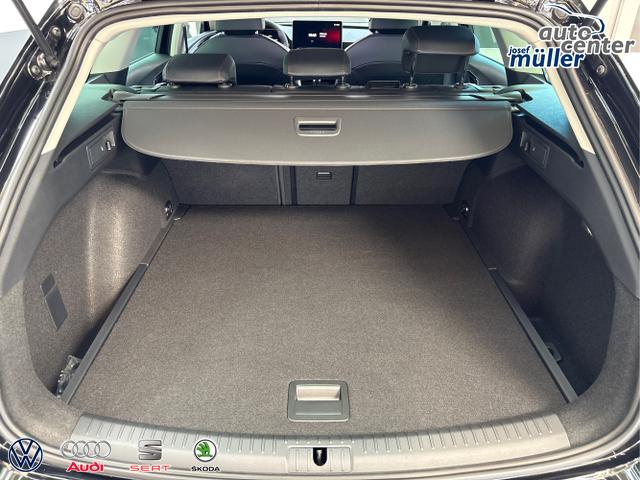 Seat / Leon / Schwarz / / / 1.5 TSI MATRIX NAVI SHZ RFK KESSY