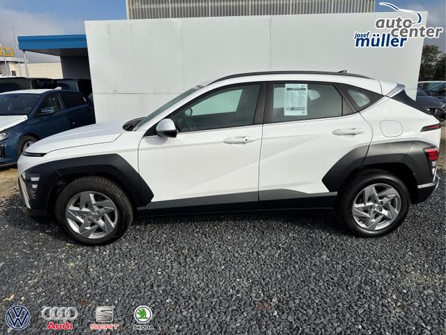 Hyundai / KONA / Weiß / / / DCT 198PS NAVI SHZ ACC PDC v+h 