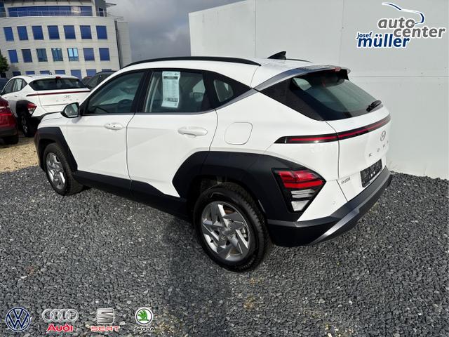 Hyundai / KONA / Weiß / / / DCT 198PS NAVI SHZ ACC PDC v+h 