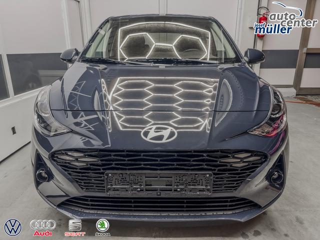 Hyundai i10 PREMIUM AUT SHZ KLIMAAUTOMATIK AMBIENTE ALU RFK PDC NAVI 