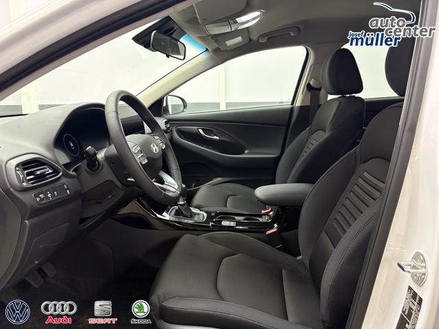 Hyundai i30 Kombi STYLE EDITION NAVI SHZ KLIMAAUTOMATIK RFK LED PDC v+h 