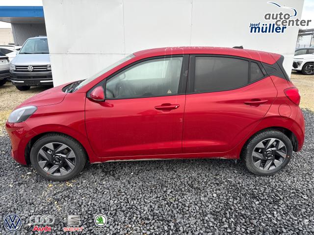 Hyundai / i10 / Rot / / / AUT NAVI SHZ RFK TEMPOMAT 