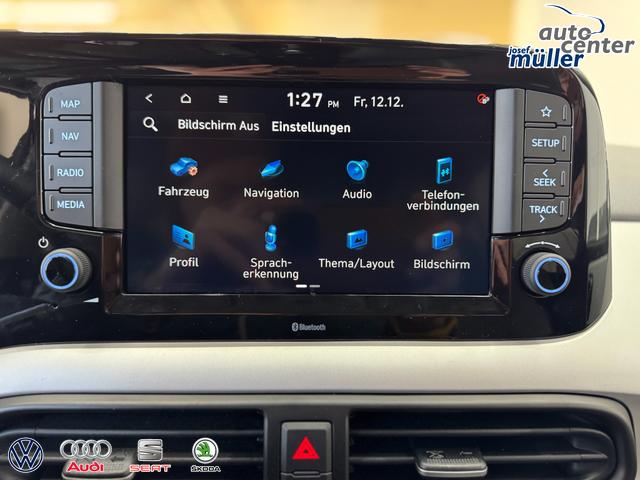 Hyundai i10 PREMIUM AUT SHZ KLIMAAUTOMATIK AMBIENTE ALU RFK PDC NAVI 