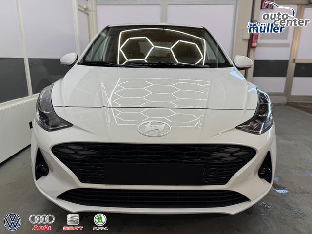 Hyundai i10 PREMIUM AUT SHZ KLIMAAUTOMATIK AMBIENTE ALU RFK PDC NAVI 