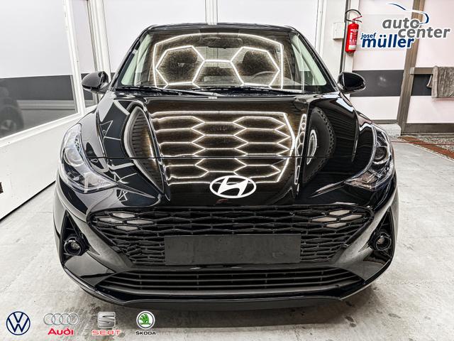 Hyundai i10 PREMIUM AUT SHZ KLIMAAUTOMATIK AMBIENTE ALU RFK PDC NAVI 