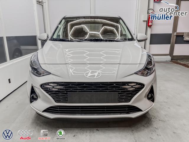 Hyundai i10 PREMIUM AUT SHZ KLIMAAUTOMATIK AMBIENTE ALU RFK PDC NAVI 