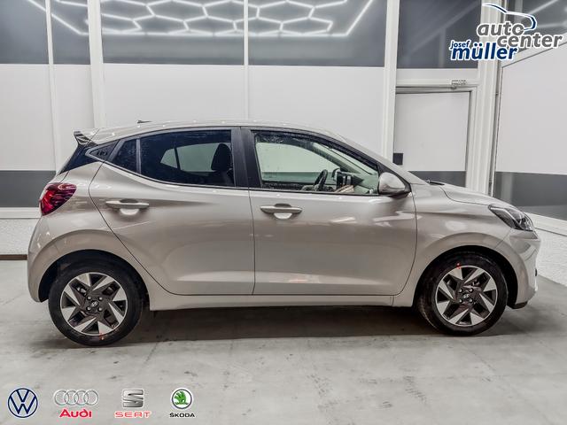 Hyundai i10 PREMIUM AUT SHZ KLIMAAUTOMATIK AMBIENTE ALU RFK PDC NAVI 