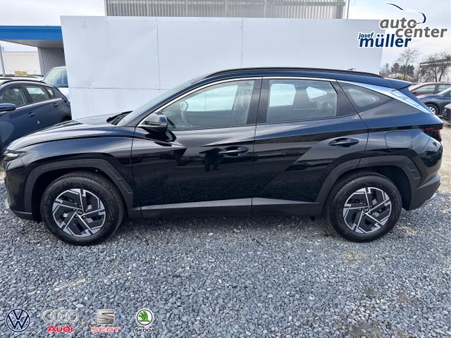 Hyundai / TUCSON / Schwarz / / / KLIMAAUTOMATIK TOTWINKEL NAVI SHZ RFK PDC