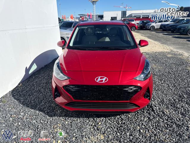 Hyundai / i10 / Rot / / / AUT SHZ KLIMAAUTOMATIK AMBIENTE ALU RFK PDC NAVI 