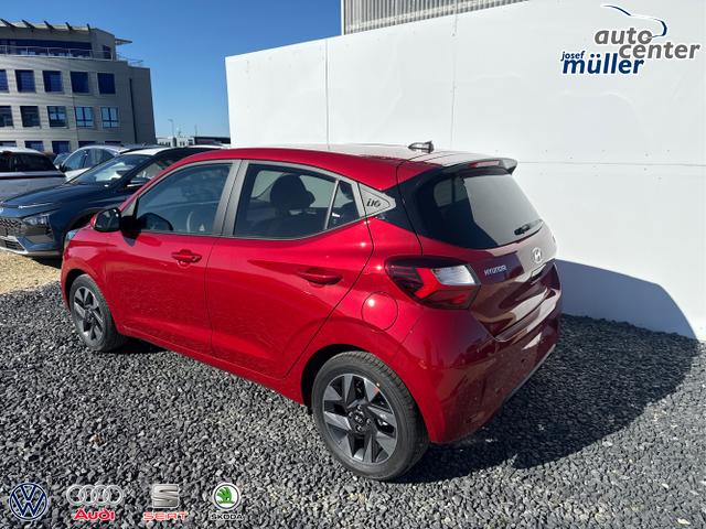 Hyundai / i10 / Rot / / / AUT SHZ KLIMAAUTOMATIK AMBIENTE ALU RFK PDC NAVI 
