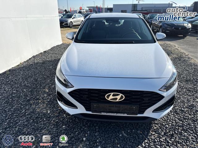 Hyundai / i30 / Wei&szlig; / / / STYLE NAVI LED RFK PDC 
