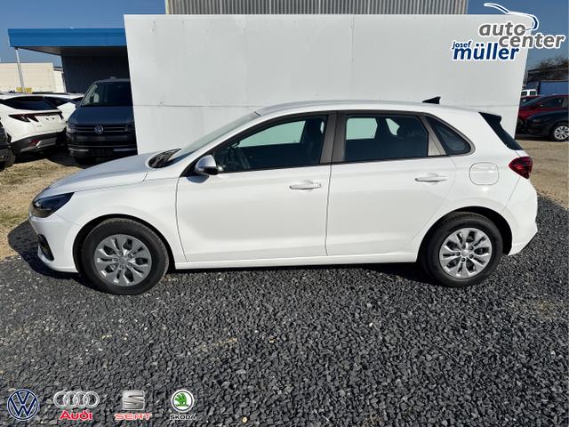 Hyundai / i30 / Wei&szlig; / / / STYLE NAVI LED RFK PDC 