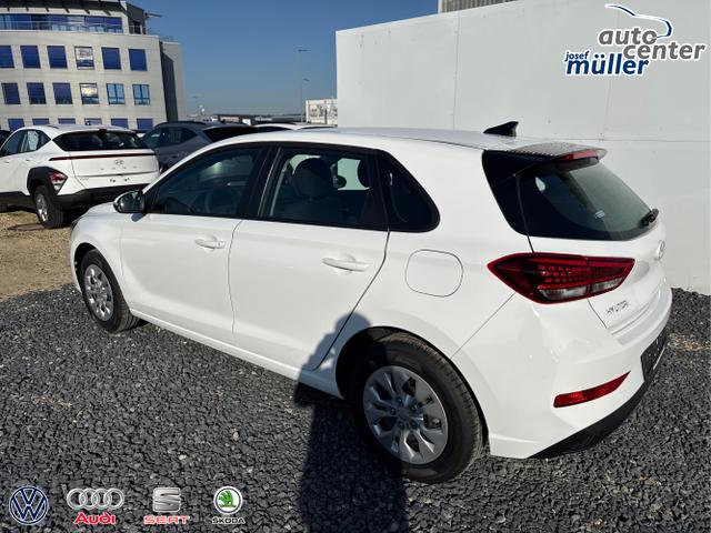 Hyundai / i30 / Wei&szlig; / / / STYLE NAVI LED RFK PDC 