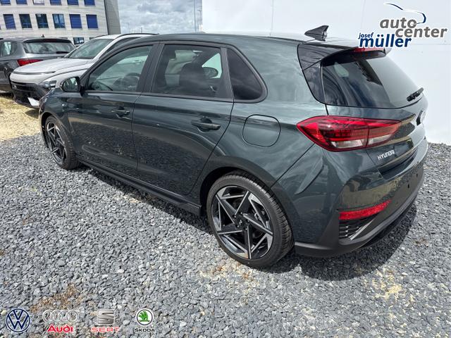 Hyundai / i30 / Grau / / / 