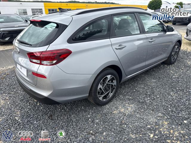 Hyundai / i30 / Grau / / / 