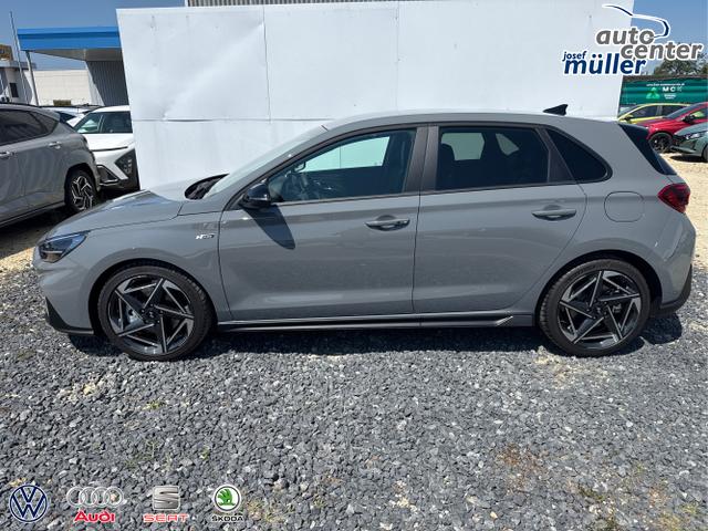 Hyundai / i30 / Grau / / / 