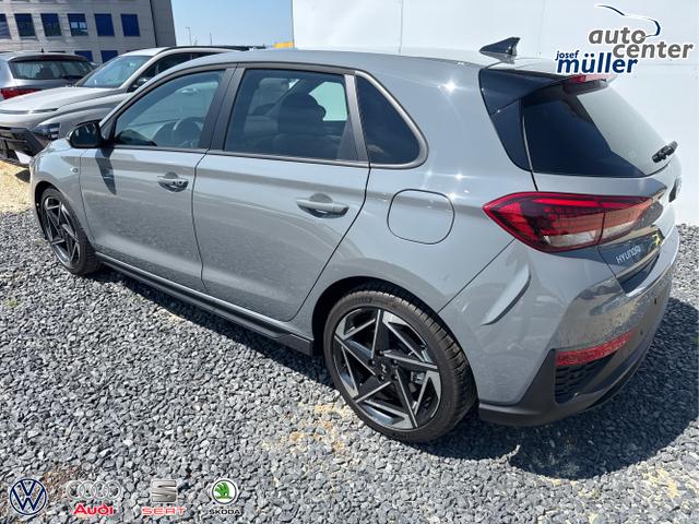 Hyundai / i30 / Grau / / / 
