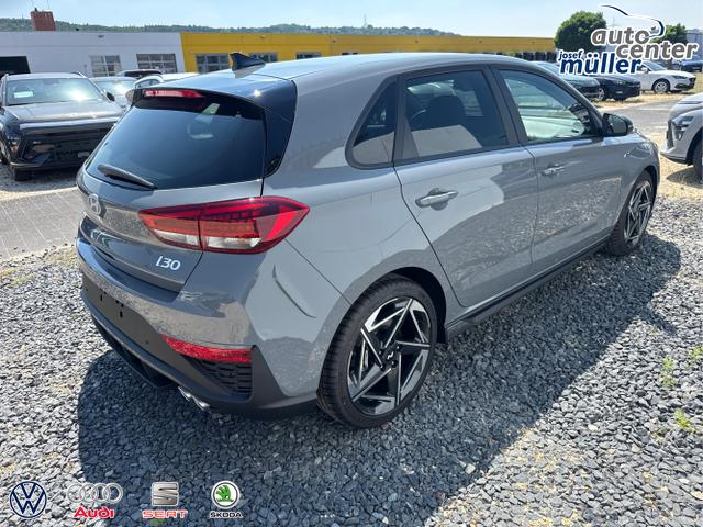 Hyundai / i30 / Grau / / / 