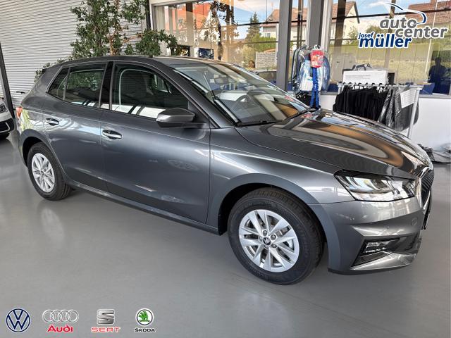 Skoda / Fabia / Grau / / / 