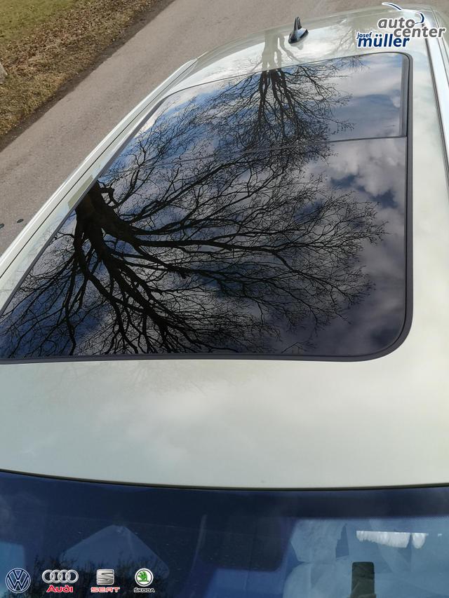 Skoda Superb Combi 2.0 TDI 142kW 4x4 Selection DSG Standh Sound AHK 360 Head Up Pano 