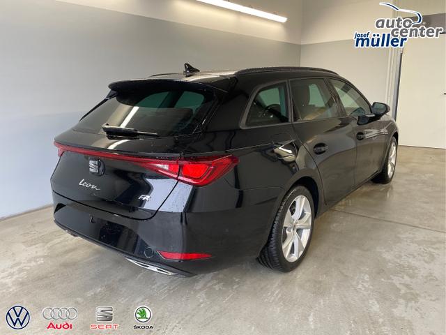 Seat / Leon Sportstourer ST / Schwarz / / / 150PS DSG Matrix+AHK+Navi