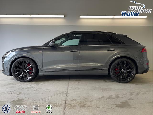 Audi / Q8 / Grau / / / S line STHZ+Pano+AHK+HUD