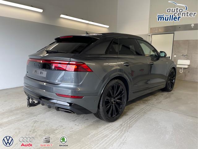 Audi / Q8 / Grau / / / S line STHZ+Pano+AHK+HUD