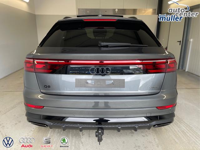 Audi / Q8 / Grau / / / S line STHZ+Pano+AHK+HUD