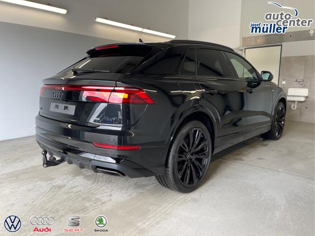 Audi / Q8 / Schwarz / / / S line STHZ+Pano+AHK+HUD