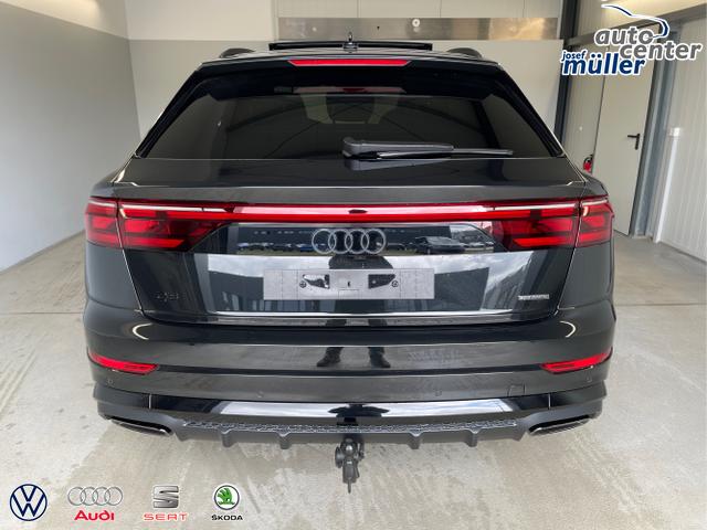 Audi / Q8 / Schwarz / / / S line STHZ+Pano+AHK+HUD