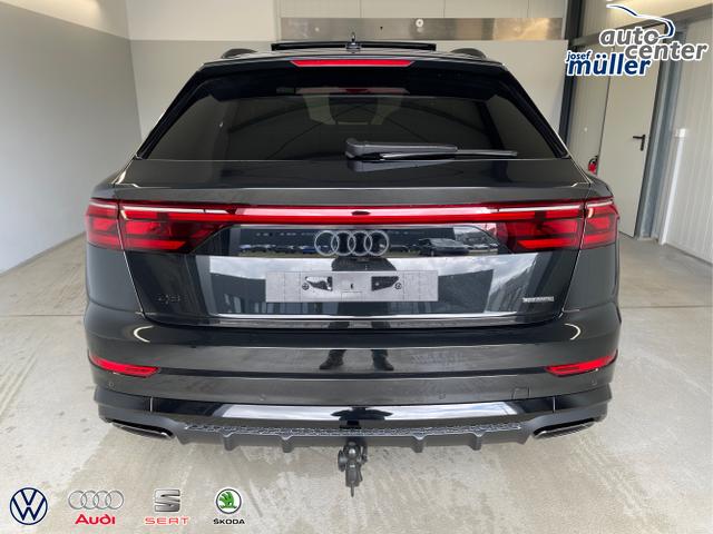 Audi / Q8 / Schwarz / / / S line STHZ+Pano+AHK+HUD