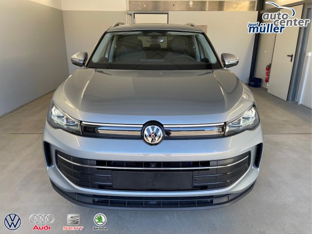 Volkswagen / Tiguan / Silber / / / 150PS DSG IQ.Light